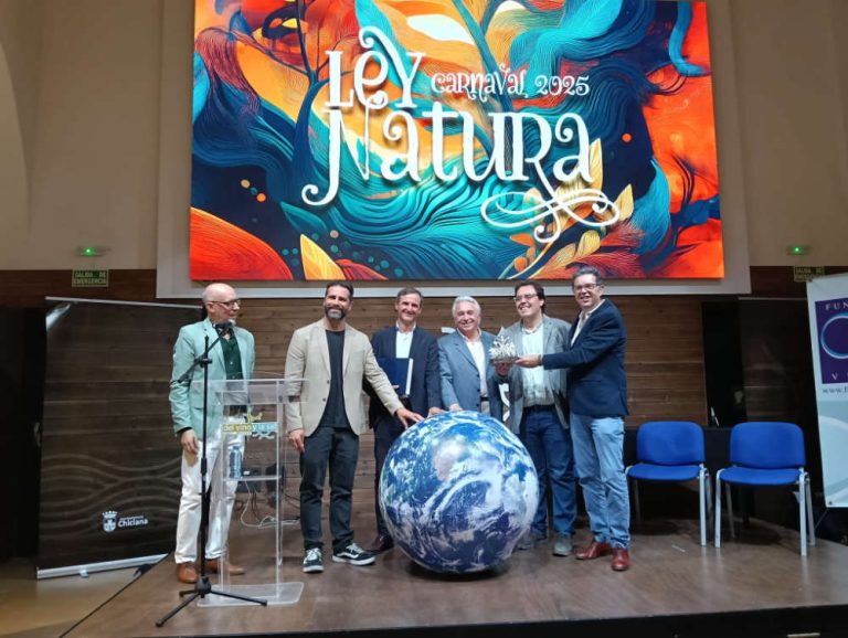 entrega de premio2025-06-06